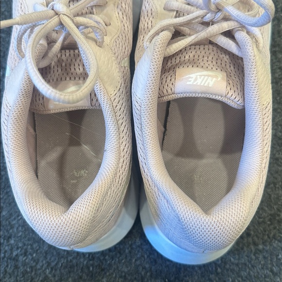 Nike Tanjun 812655-202 Women's Particle Beige/Phantom White Sneakers Size US 10 - Picture 10 of 10